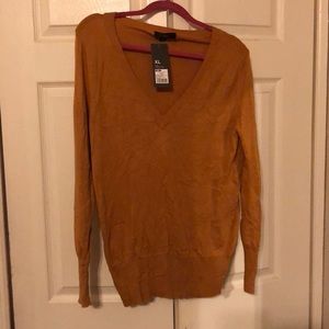 Gold pullover. V-neck
